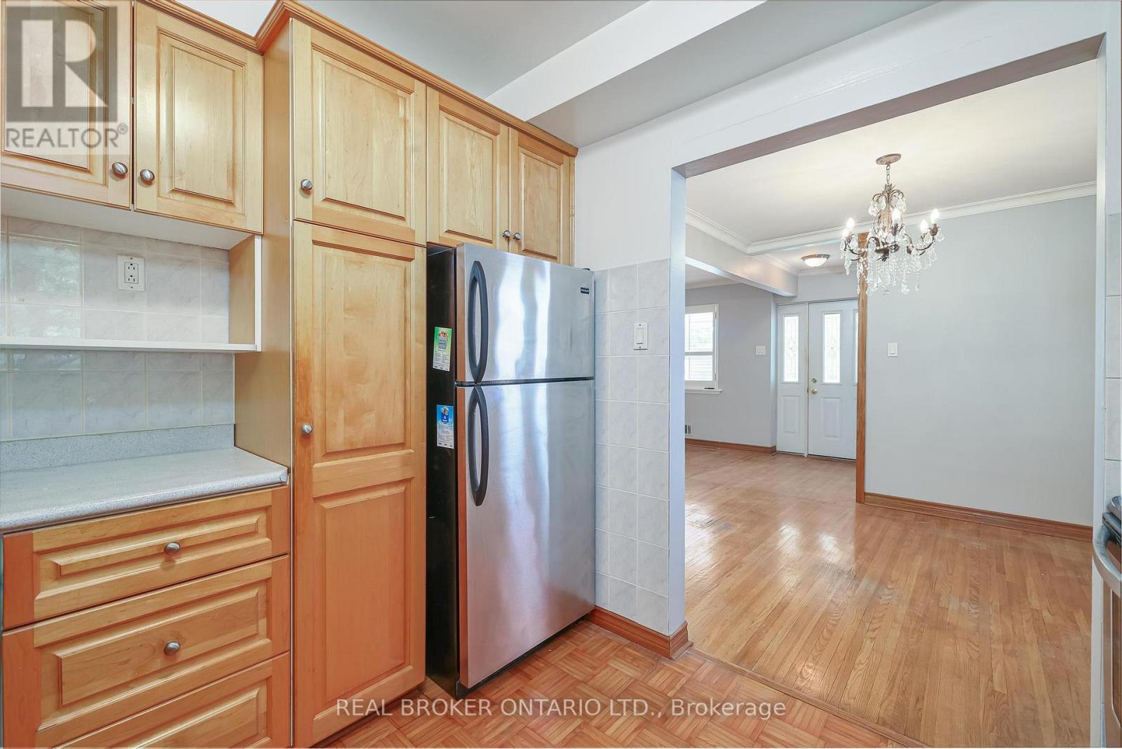 14 Woodridge Court, Toronto, Ontario  M6M 4G1 - Photo 15 - W12206304