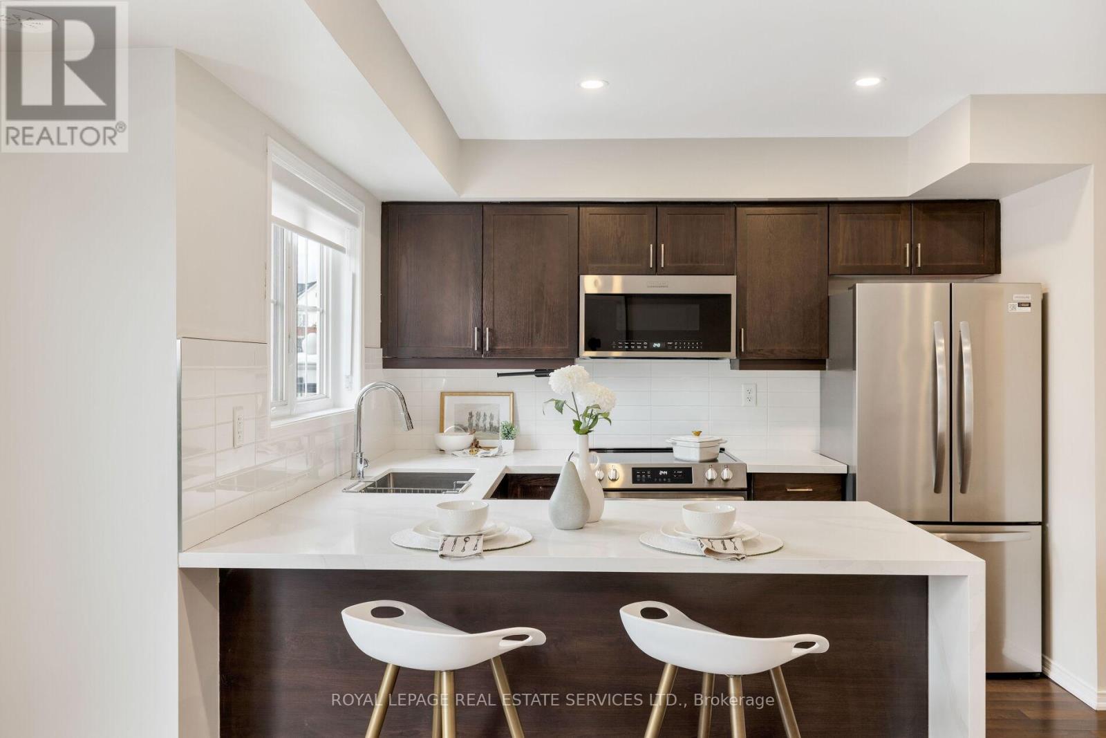 10 - 15 Hays Boulevard, Oakville (Ro River Oaks), Ontario  L6H 0H8 - Photo 2 - W12206308
