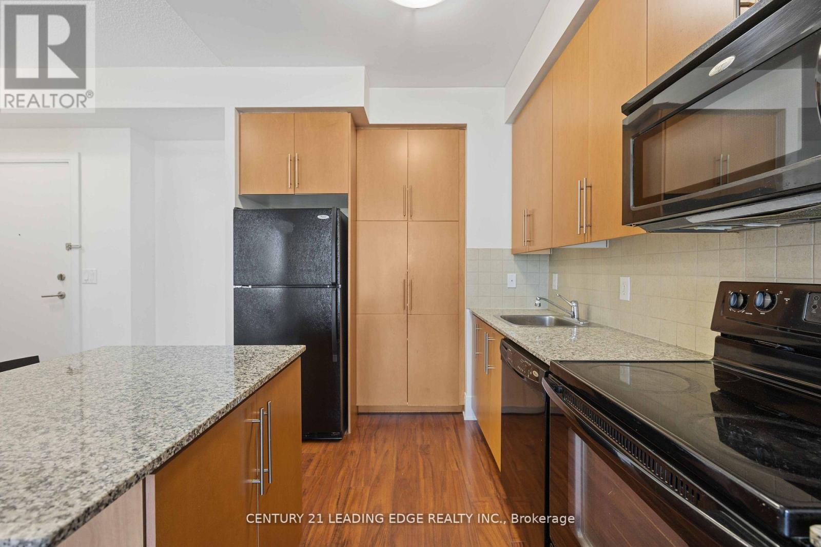 1506 - 330 Burnhamthorpe Road W, Mississauga, Ontario  L5B 0E1 - Photo 7 - W12206351