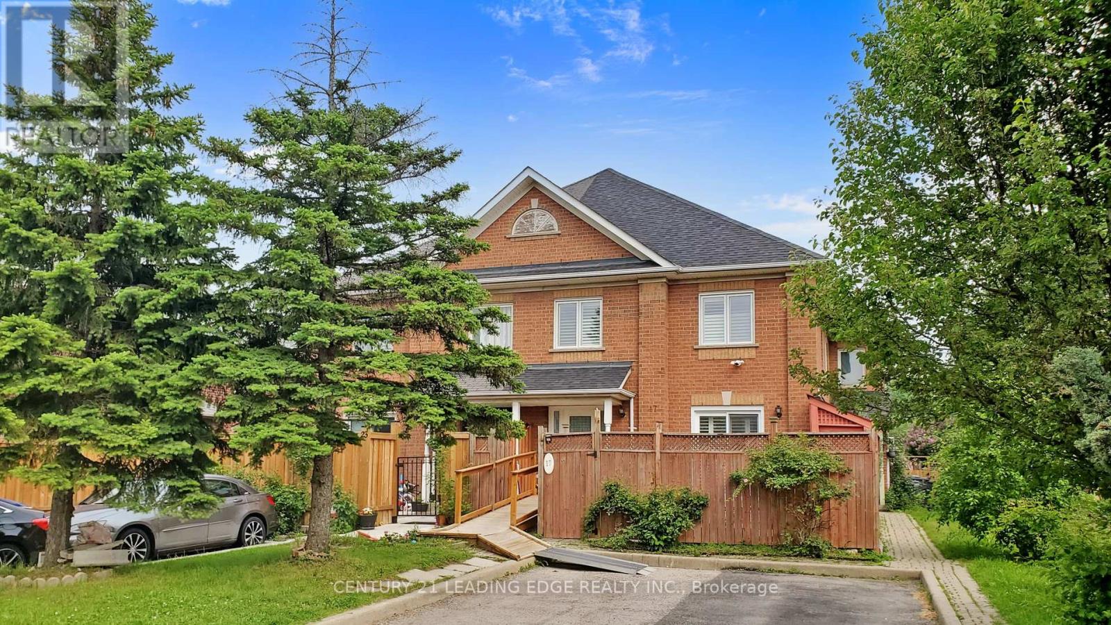 17 Pressed Brick Drive, Brampton, Ontario  L6V 4K3 - Photo 1 - W12206357