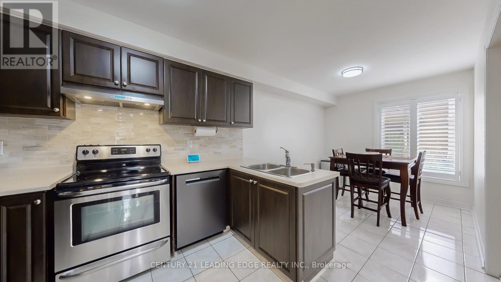 17 Pressed Brick Drive, Brampton, Ontario  L6V 4K3 - Photo 10 - W12206357