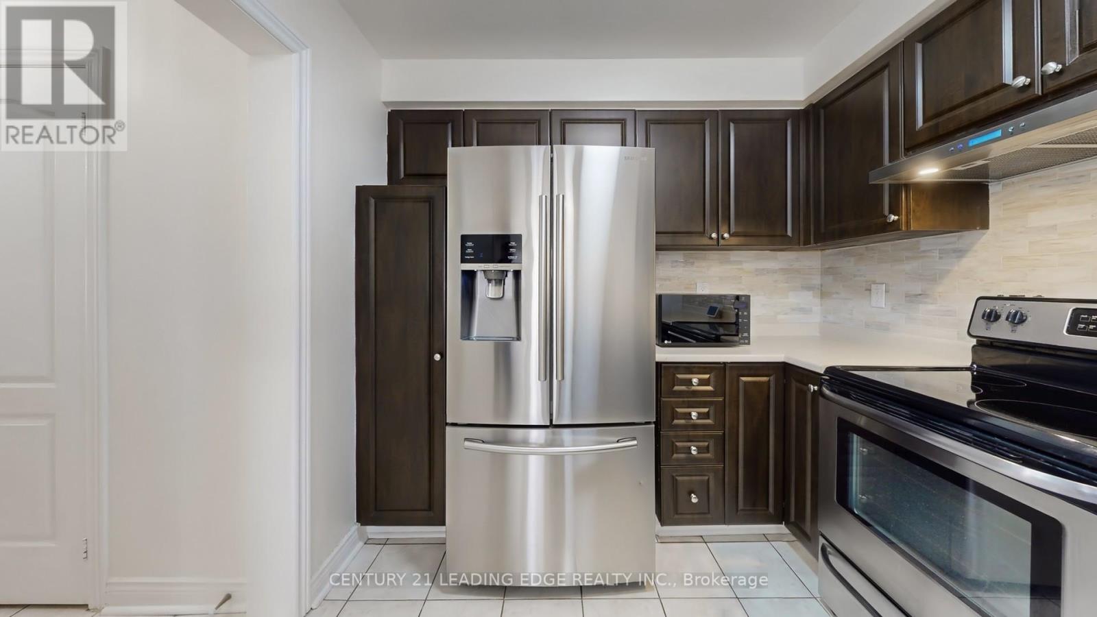 17 Pressed Brick Drive, Brampton, Ontario  L6V 4K3 - Photo 11 - W12206357