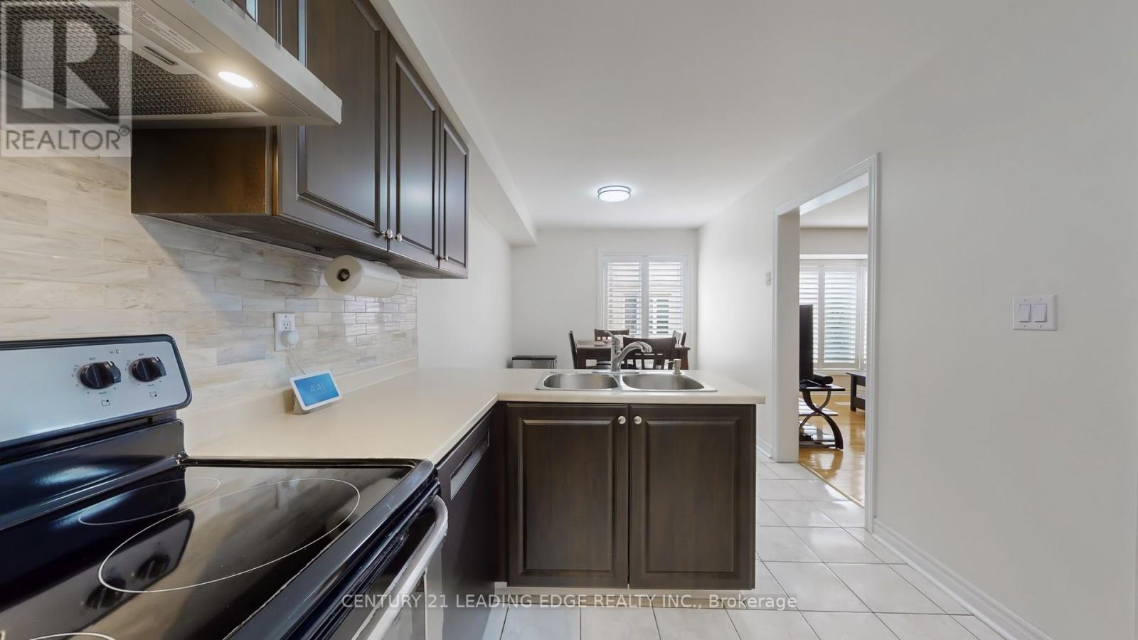 17 Pressed Brick Drive, Brampton, Ontario  L6V 4K3 - Photo 12 - W12206357
