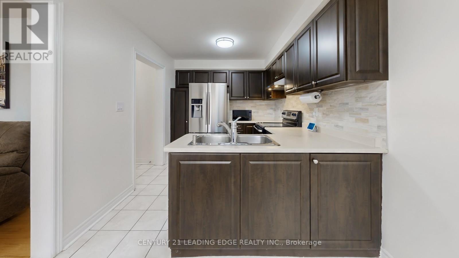 17 Pressed Brick Drive, Brampton (Brampton North), Ontario  L6V 4K3 - Photo 13 - W12206357