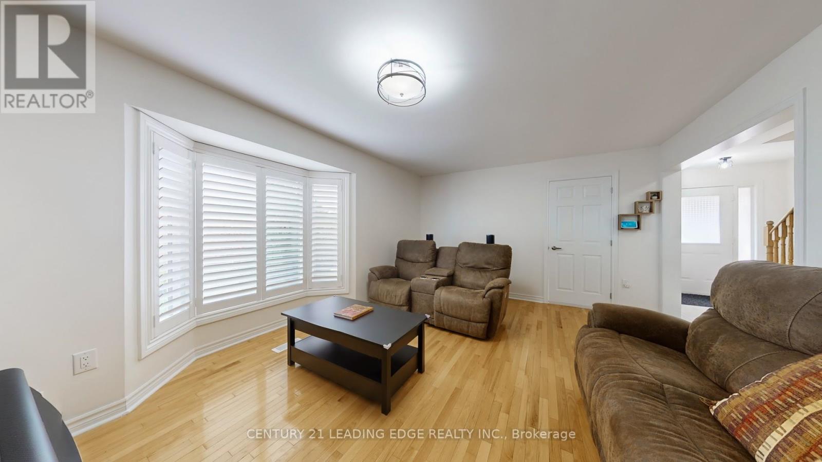 17 Pressed Brick Drive, Brampton, Ontario  L6V 4K3 - Photo 5 - W12206357