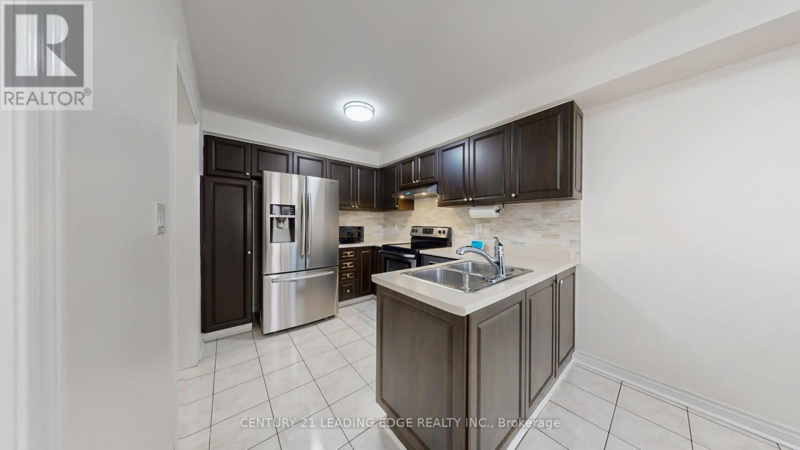 17 Pressed Brick Drive, Brampton, Ontario  L6V 4K3 - Photo 8 - W12206357