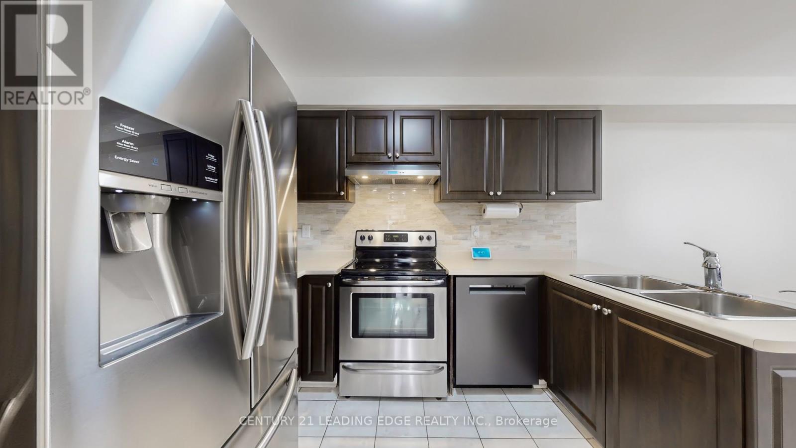 17 Pressed Brick Drive, Brampton, Ontario  L6V 4K3 - Photo 9 - W12206357