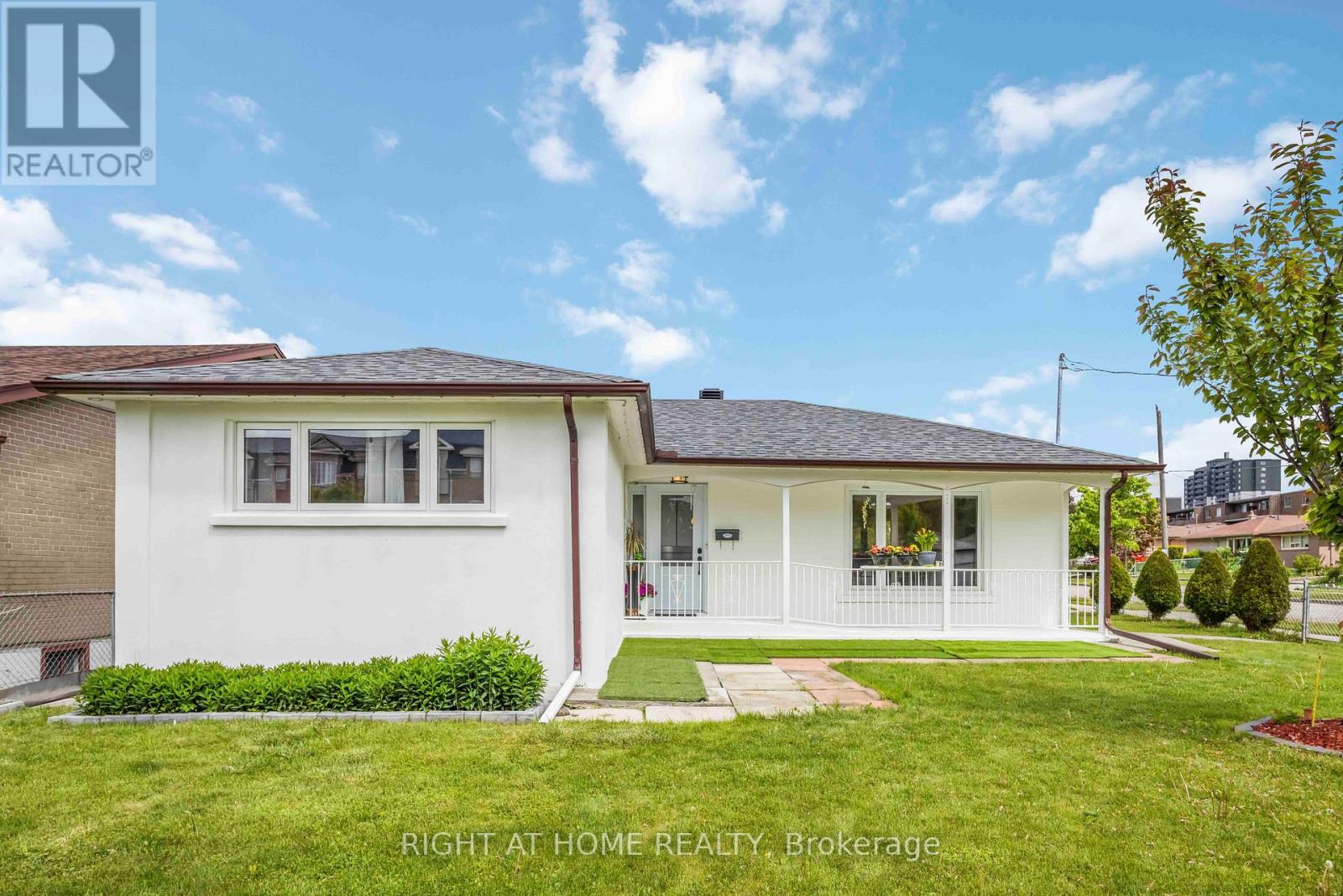 16 Frith Road, Toronto, Ontario  M3N 1G1 - Photo 2 - W12206360