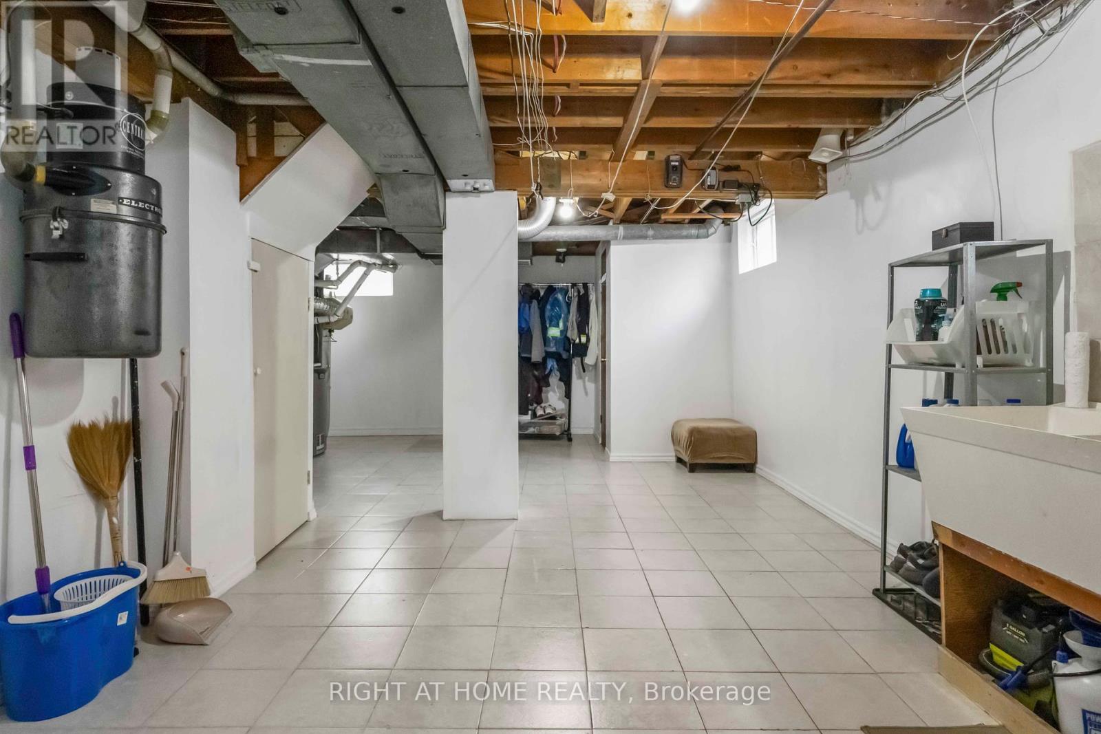 16 Frith Road, Toronto, Ontario  M3N 1G1 - Photo 27 - W12206360