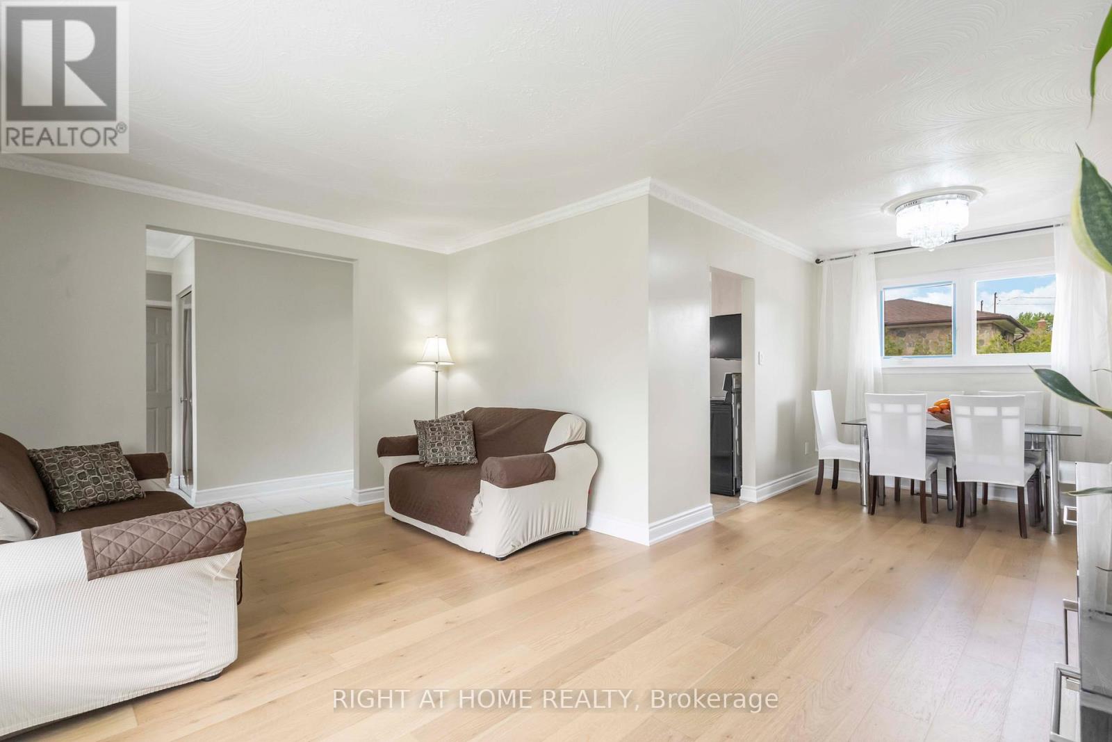 16 Frith Road, Toronto, Ontario  M3N 1G1 - Photo 4 - W12206360