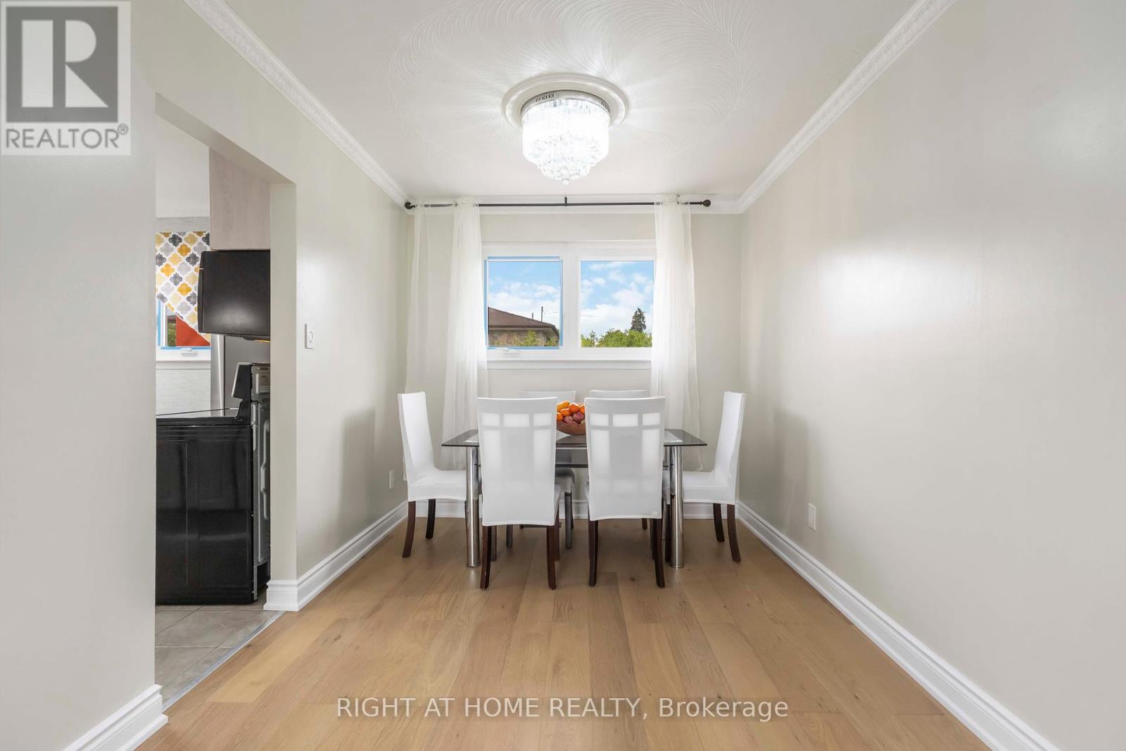 16 Frith Road, Toronto, Ontario  M3N 1G1 - Photo 8 - W12206360