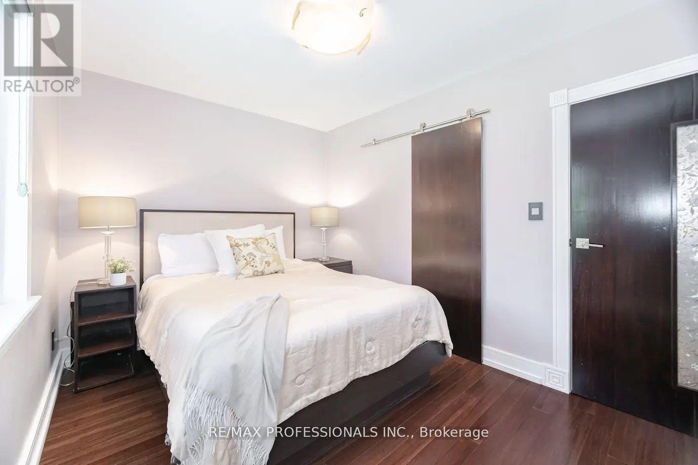 39 Old Oak Road, Toronto, Ontario  M9A 2W1 - Photo 18 - W12196814