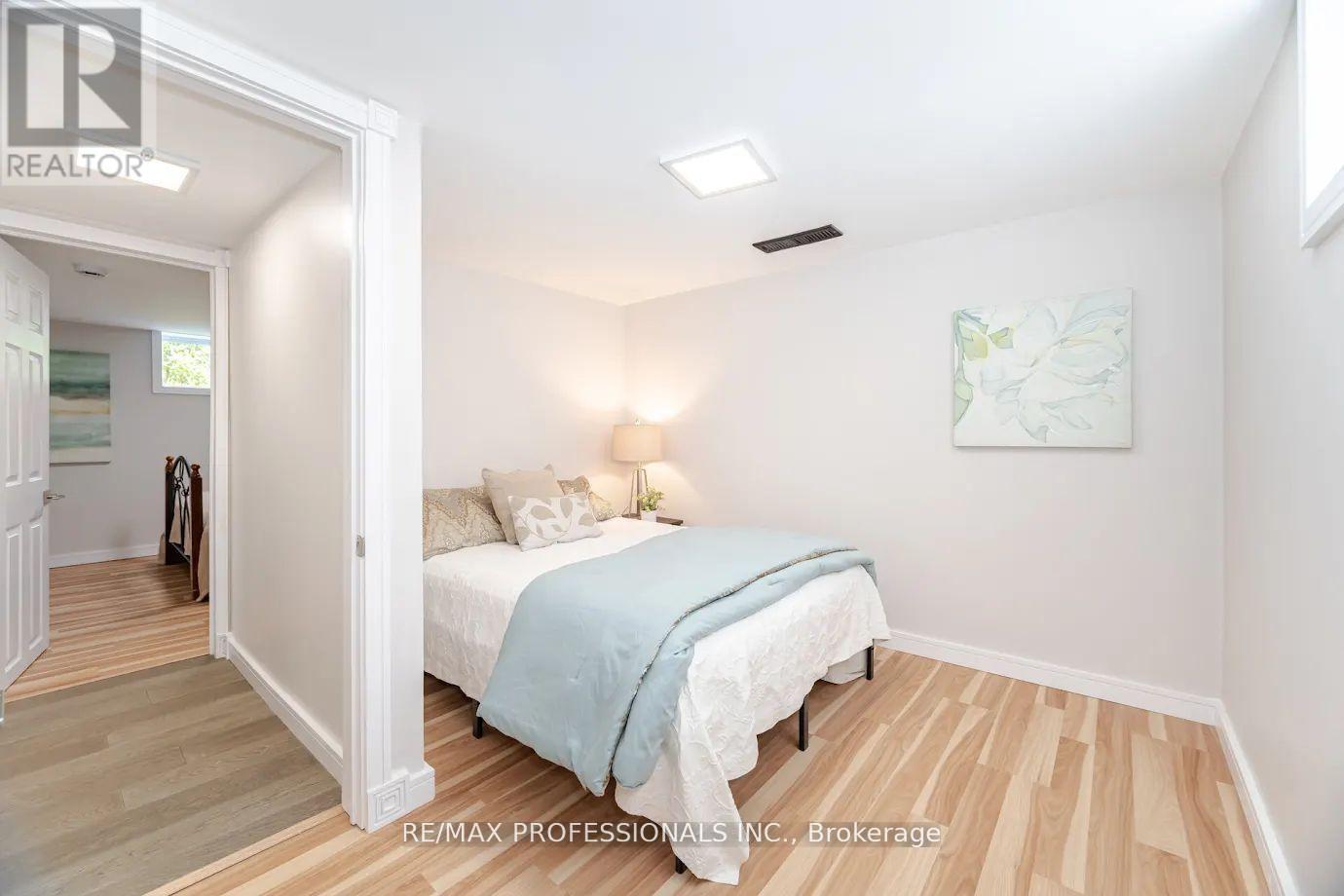 39 Old Oak Road, Toronto, Ontario  M9A 2W1 - Photo 34 - W12196814