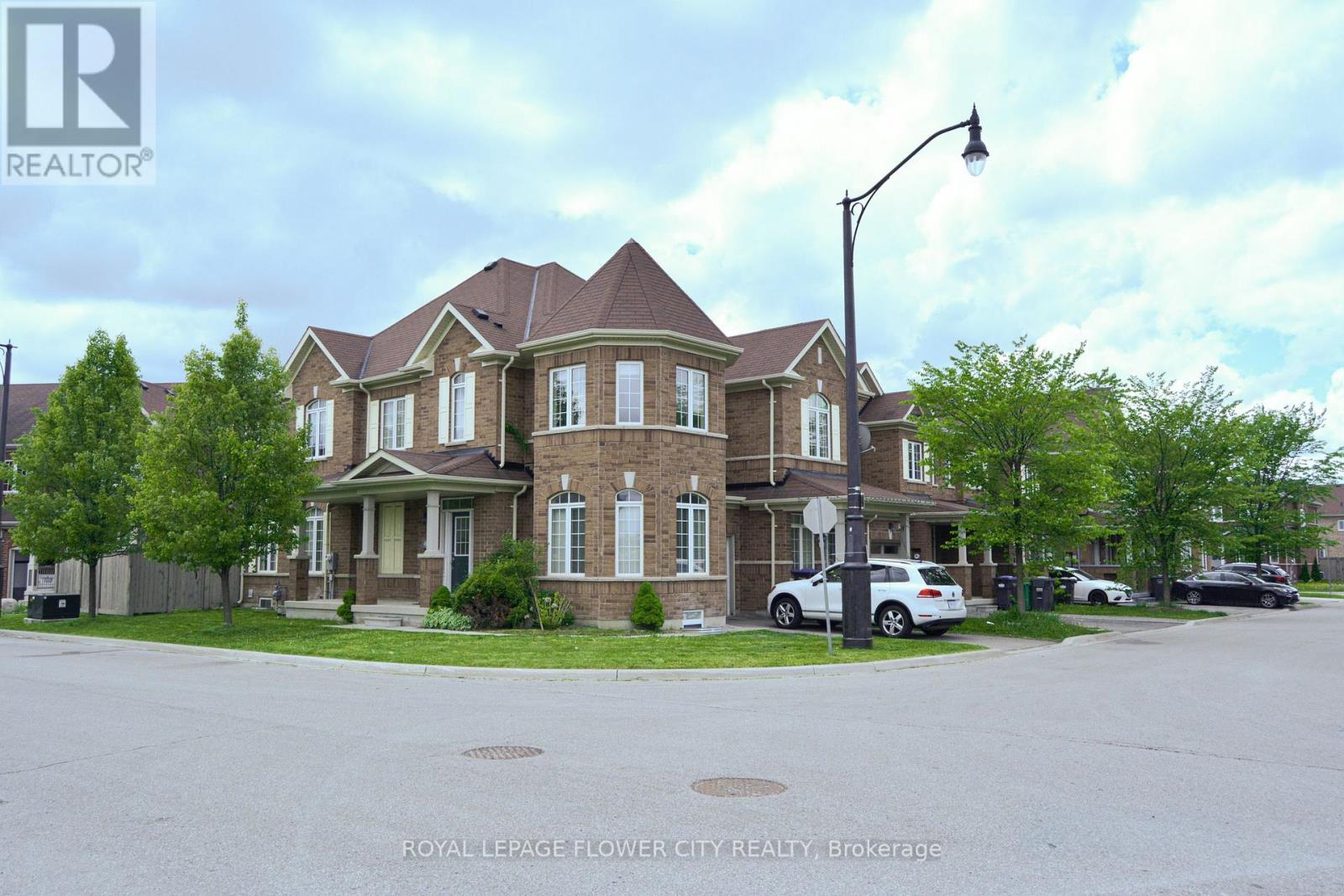 19 Primo Road, Brampton, Ontario  L7A 0Z9 - Photo 4 - W12177918