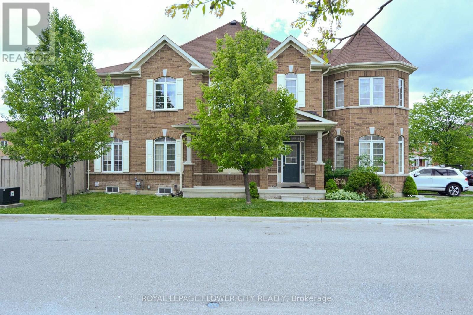 19 Primo Road, Brampton, Ontario  L7A 0Z9 - Photo 1 - W12177918