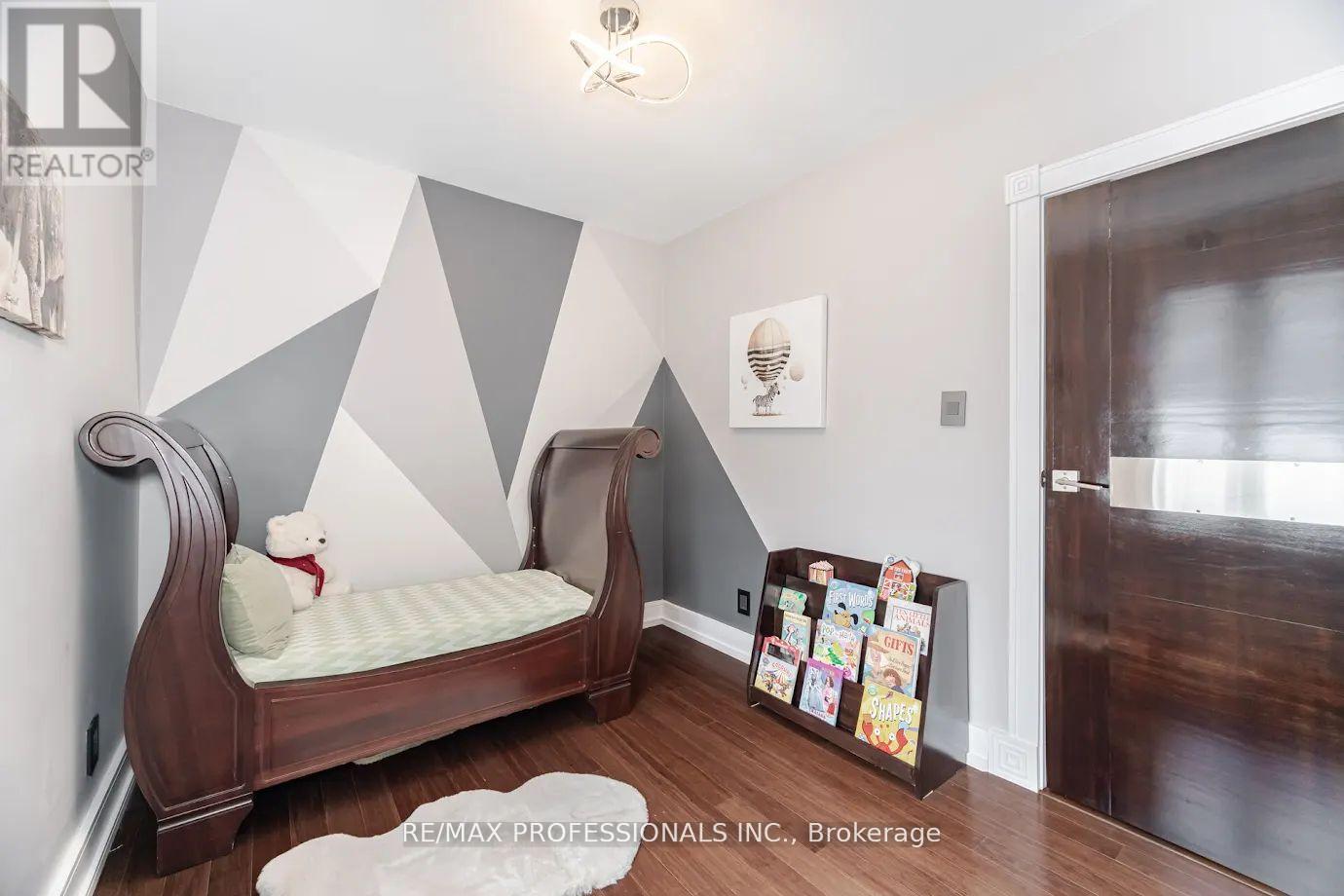 39 Old Oak Road, Toronto, Ontario  M9A 2W1 - Photo 21 - W12196814