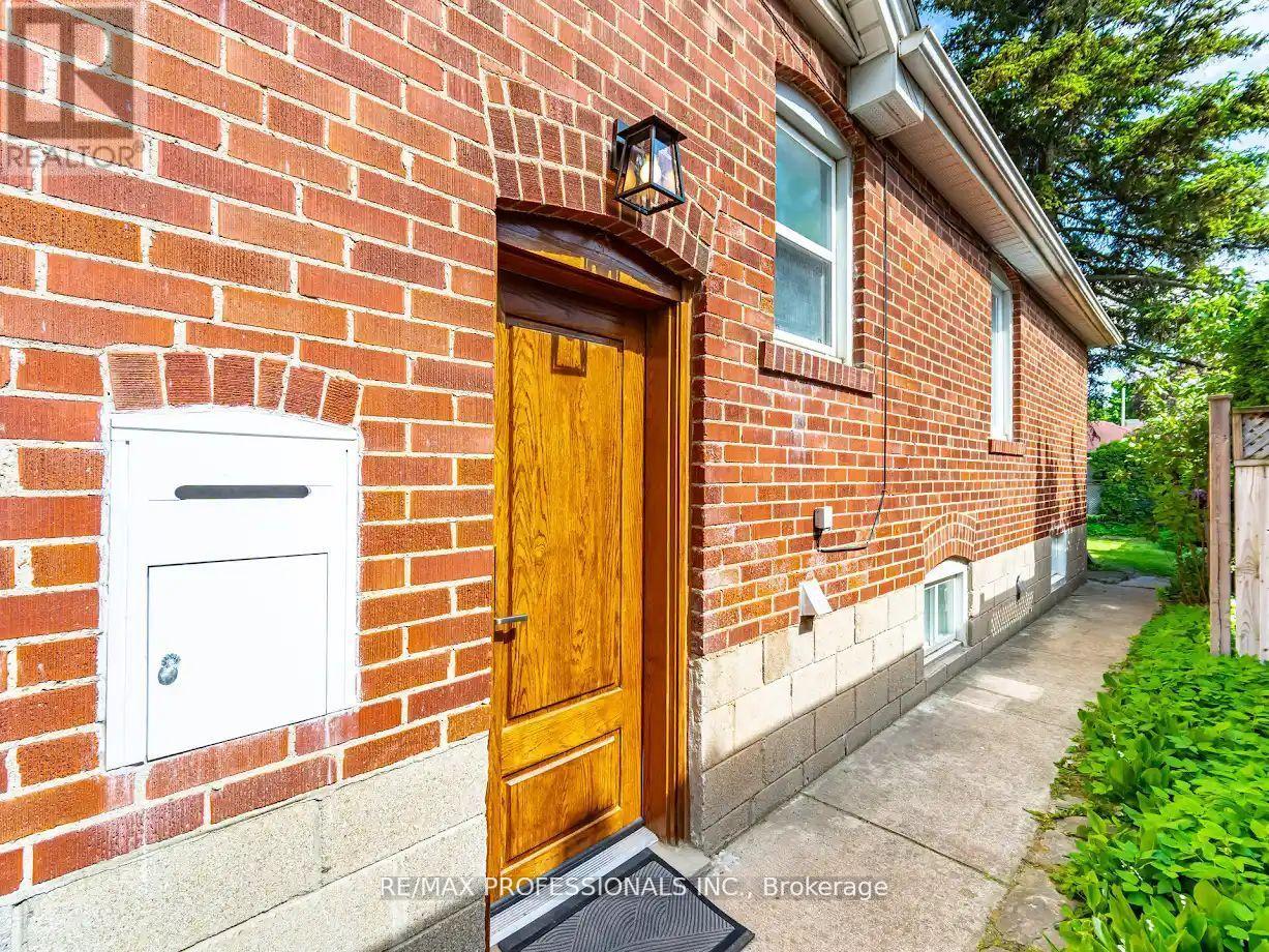 39 Old Oak Road, Toronto, Ontario  M9A 2W1 - Photo 39 - W12196814