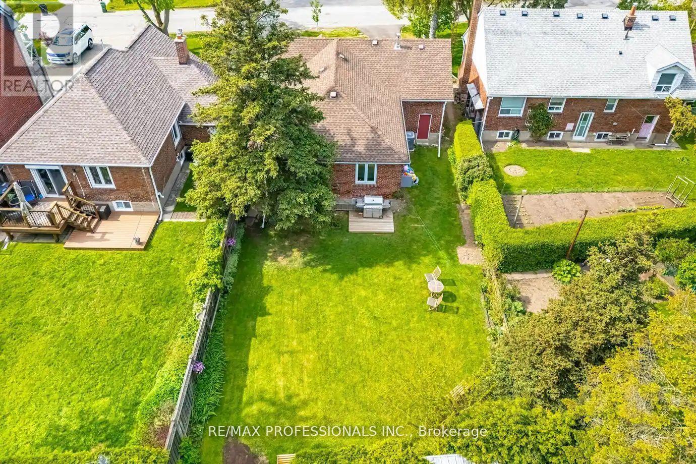 39 Old Oak Road, Toronto, Ontario  M9A 2W1 - Photo 46 - W12196814