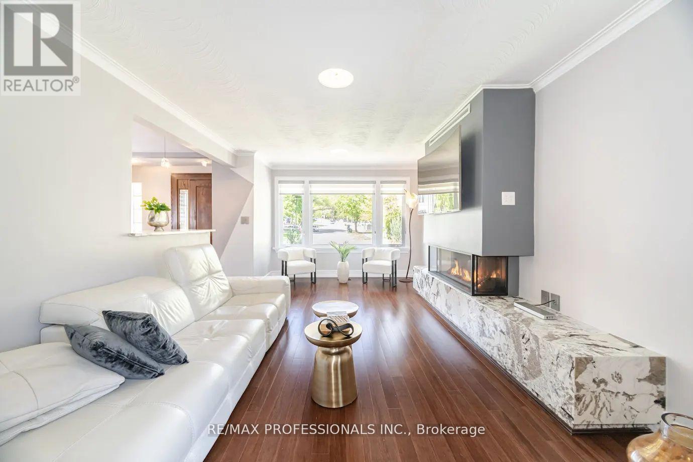 39 Old Oak Road, Toronto, Ontario  M9A 2W1 - Photo 8 - W12196814