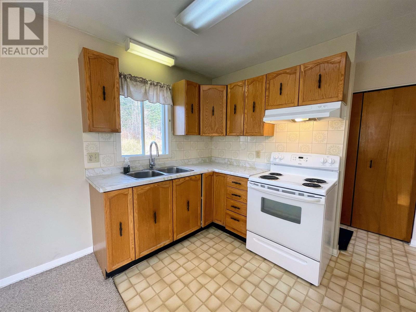 5 Wendego St, Manitouwadge, Ontario  P0T 2C0 - Photo 6 - TB242811