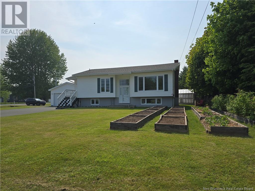 500 Principale, Beresford, New Brunswick  E8K 2A3 - Photo 2 - NB120291