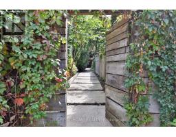 660R COLLEGE STREET, Toronto, Ontario