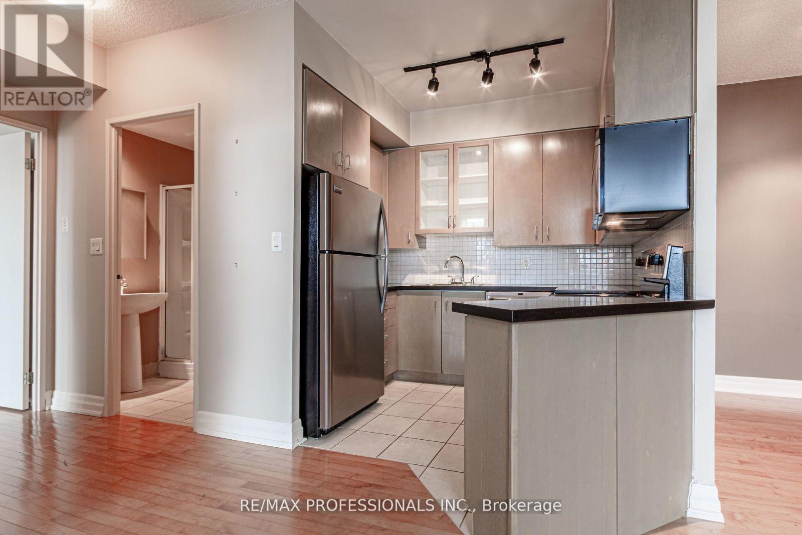 1007 - 70 Alexander Street, Toronto, Ontario  M4Y 3B6 - Photo 7 - C12206501