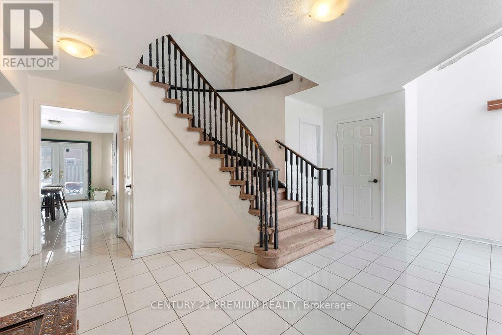 60 Furrow Drive, Whitby, Ontario  L1R 1Y7 - Photo 12 - E12206404