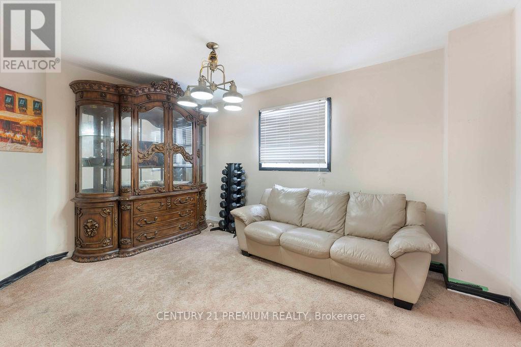 60 Furrow Drive, Whitby, Ontario  L1R 1Y7 - Photo 7 - E12206404