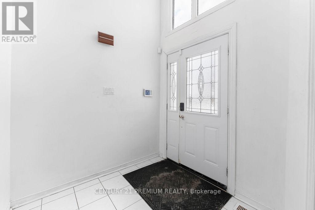 60 Furrow Drive, Whitby, Ontario  L1R 1Y7 - Photo 9 - E12206404