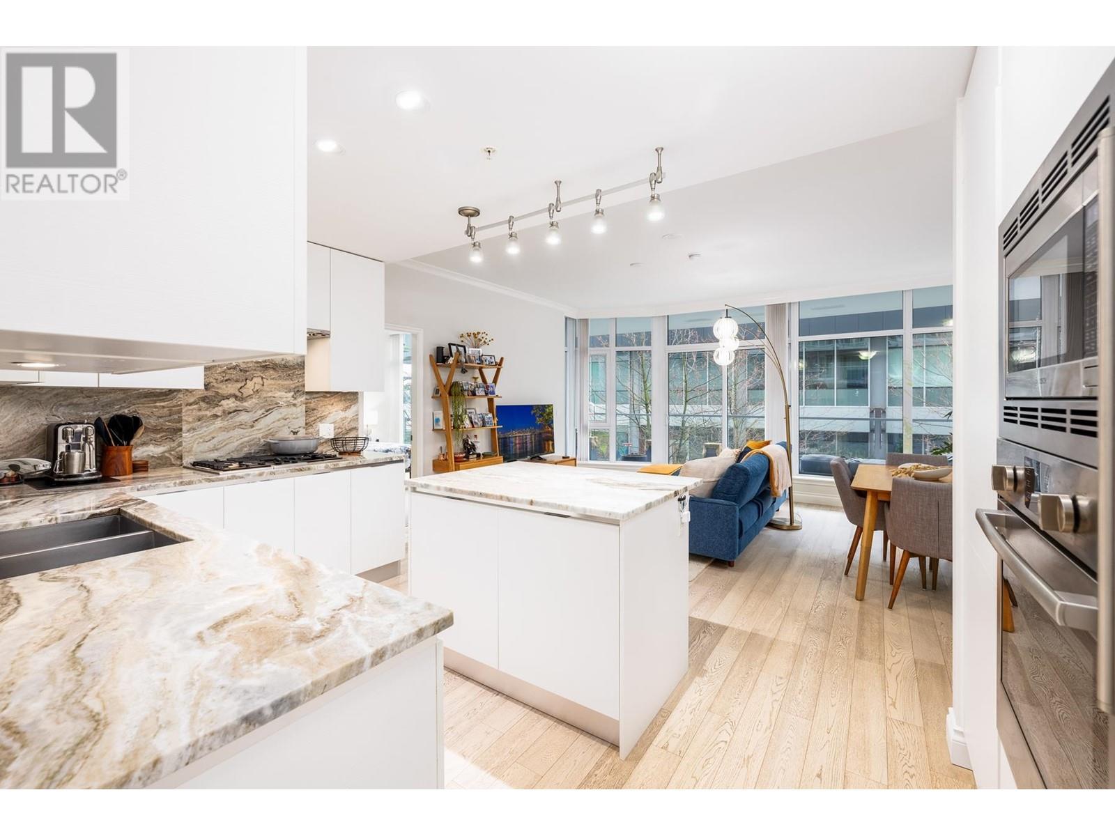207 175 Victory Ship Way, North Vancouver, British Columbia  V7L 0G1 - Photo 2 - R2974640