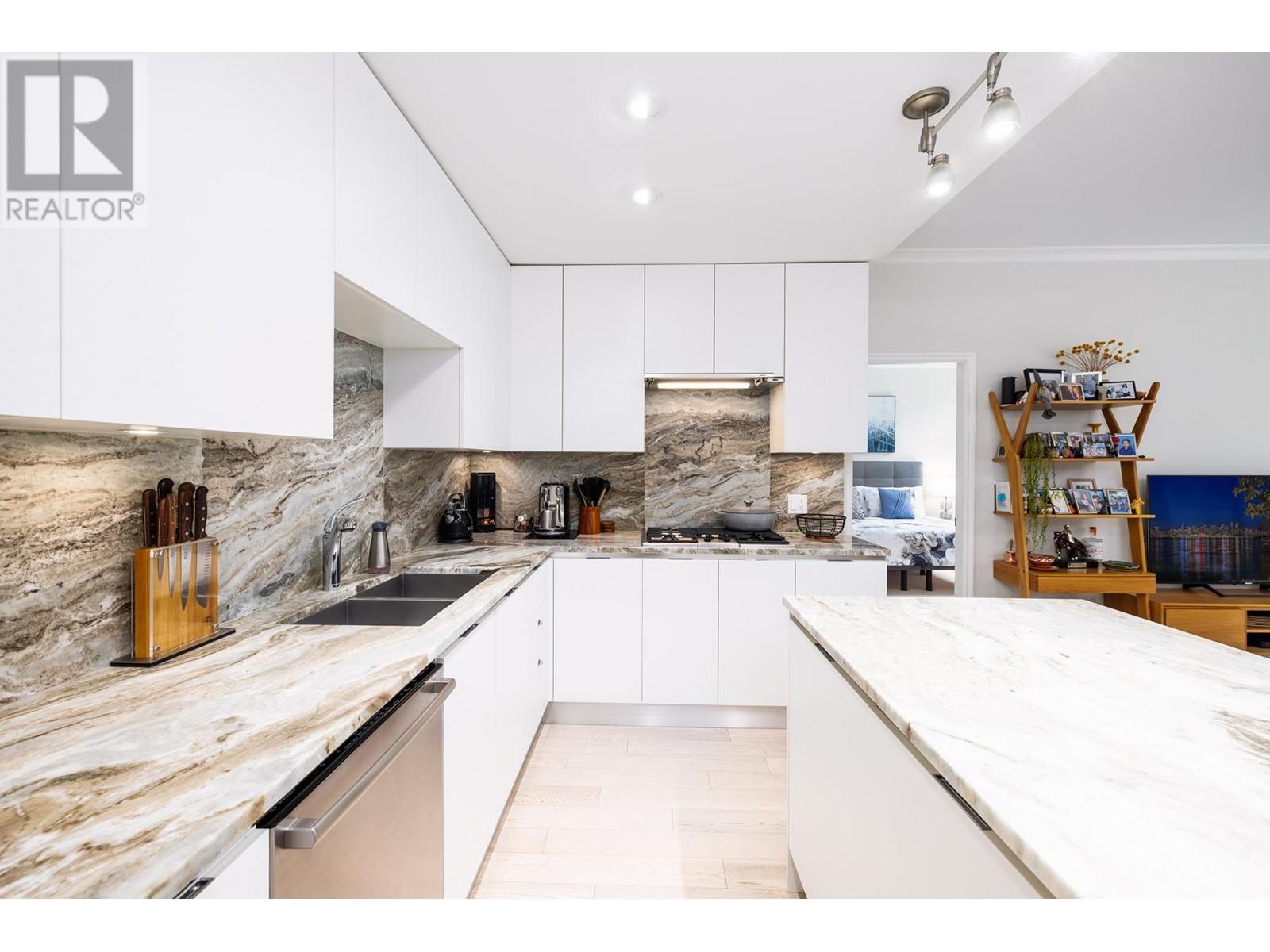 207 175 Victory Ship Way, North Vancouver, British Columbia  V7L 0G1 - Photo 5 - R2974640
