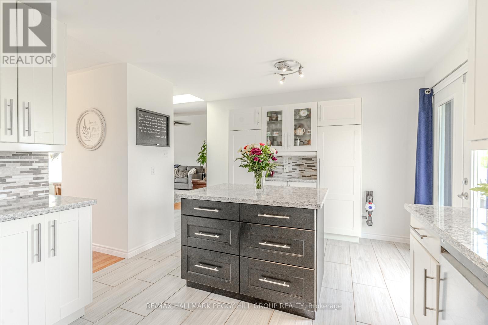 3413 Mccarthy Drive, Clearview, Ontario  L0M 1N0 - Photo 4 - S12206435