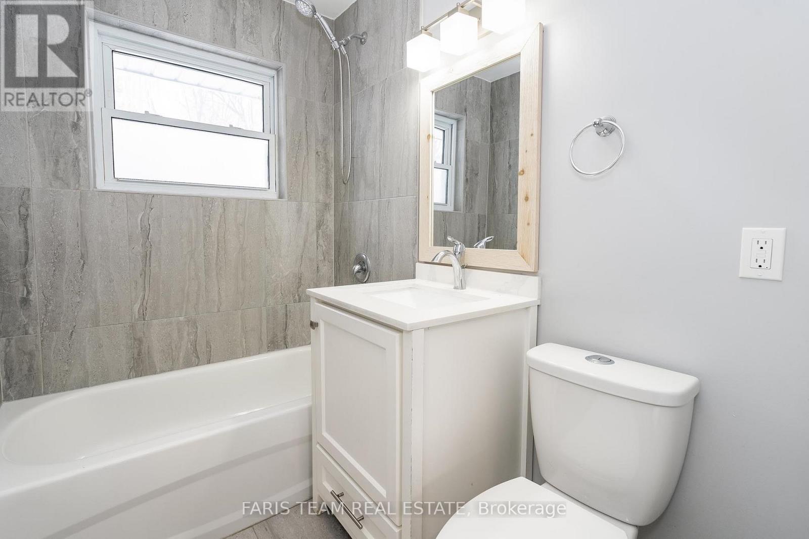 135 Gunn Street, Barrie, Ontario  L4M 2H6 - Photo 12 - S12206522
