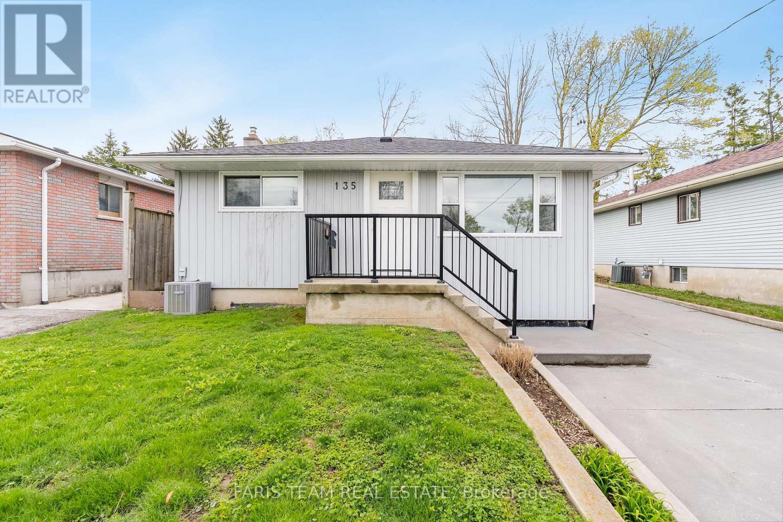 135 Gunn Street, Barrie, Ontario  L4M 2H6 - Photo 3 - S12206522