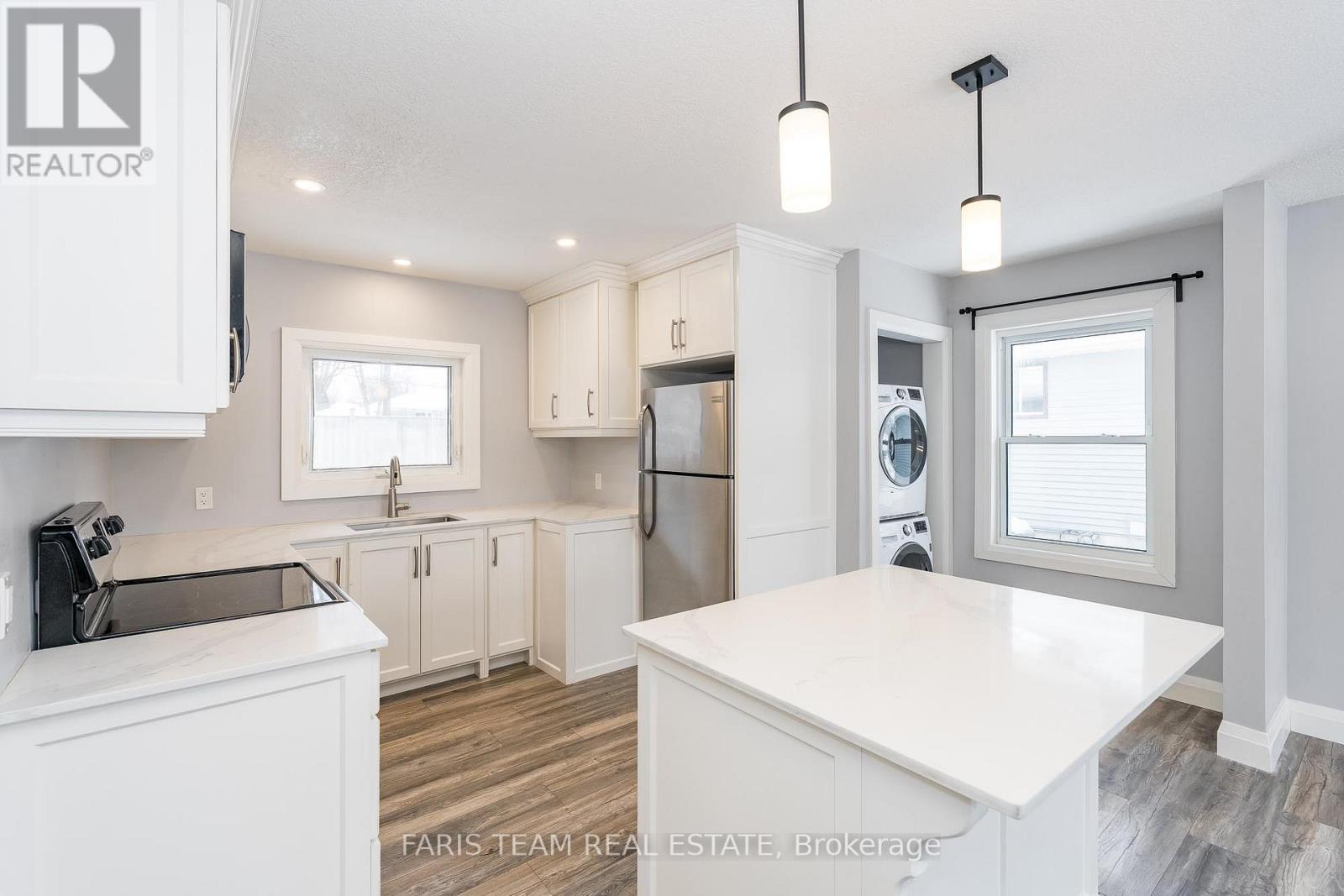 135 Gunn Street, Barrie, Ontario  L4M 2H6 - Photo 4 - S12206522