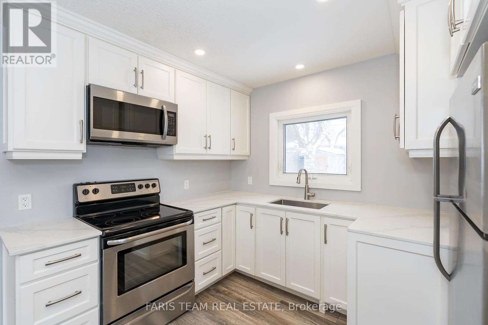 135 Gunn Street, Barrie, Ontario  L4M 2H6 - Photo 5 - S12206522