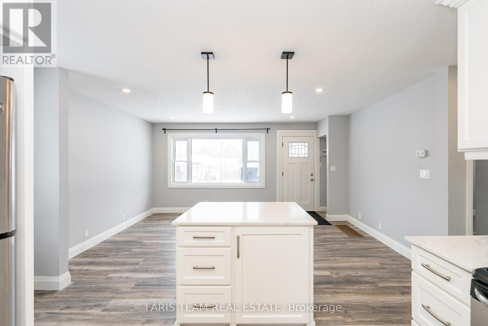 135 Gunn Street, Barrie, Ontario  L4M 2H6 - Photo 6 - S12206522