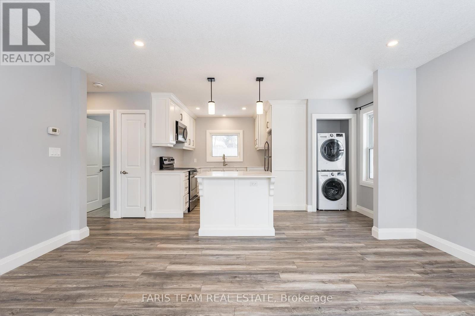 135 Gunn Street, Barrie, Ontario  L4M 2H6 - Photo 9 - S12206522