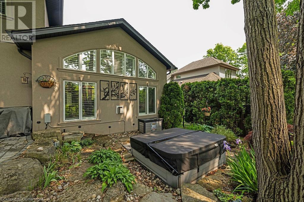 1091 Forestvale Drive, Burlington, Ontario  L7P 4W4 - Photo 11 - 40736482
