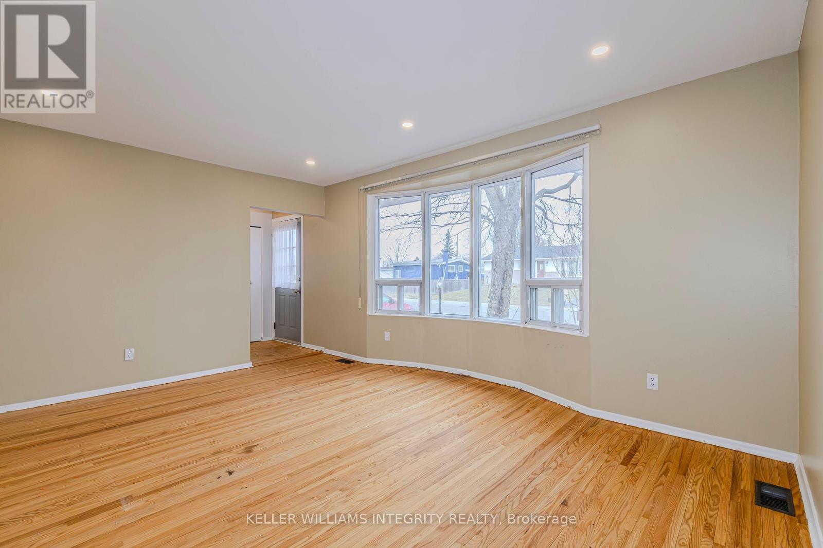 1402 Major Road, Ottawa, Ontario  K1E 1H4 - Photo 5 - X12090811