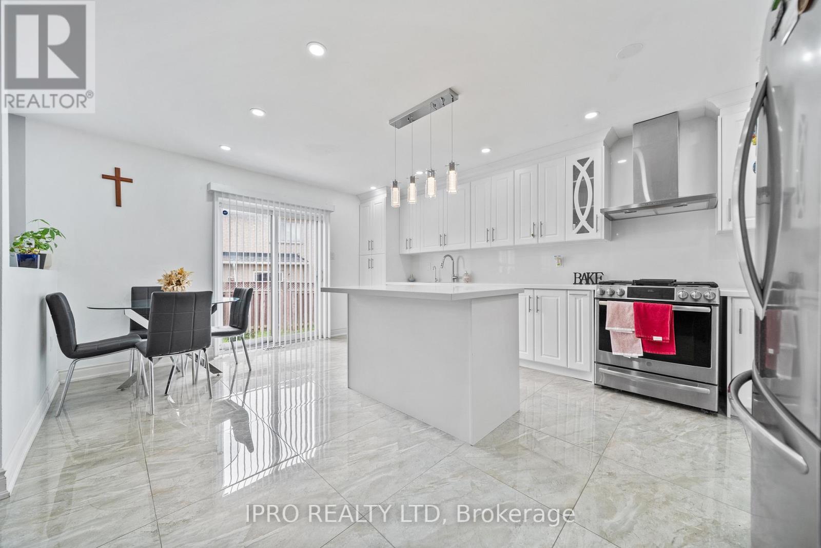 14 Saddleback Square, Brampton (Fletcher's Creek Village), Ontario  L6X 5C5 - Photo 11 - W12206407