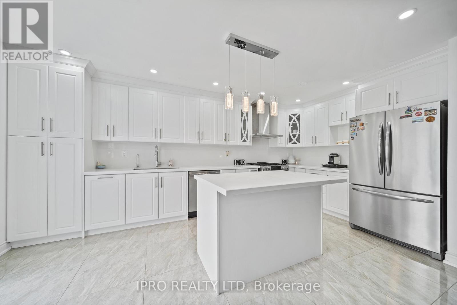 14 Saddleback Square, Brampton (Fletcher's Creek Village), Ontario  L6X 5C5 - Photo 12 - W12206407