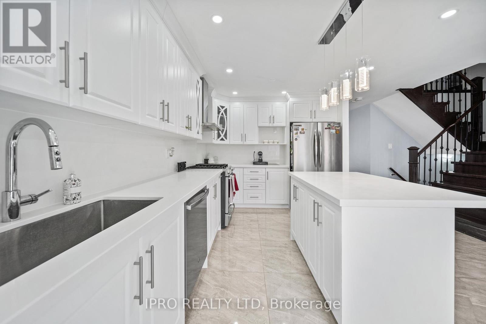 14 Saddleback Square, Brampton (Fletcher's Creek Village), Ontario  L6X 5C5 - Photo 14 - W12206407