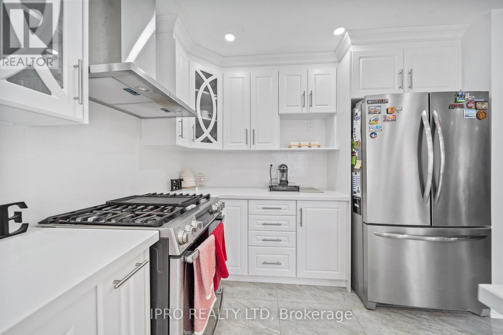 14 Saddleback Square, Brampton (Fletcher's Creek Village), Ontario  L6X 5C5 - Photo 15 - W12206407