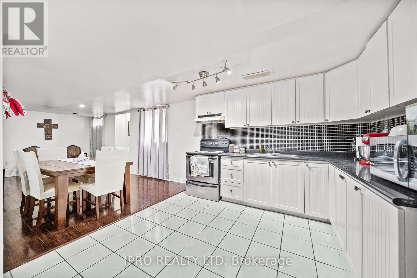14 Saddleback Square, Brampton (Fletcher's Creek Village), Ontario  L6X 5C5 - Photo 38 - W12206407