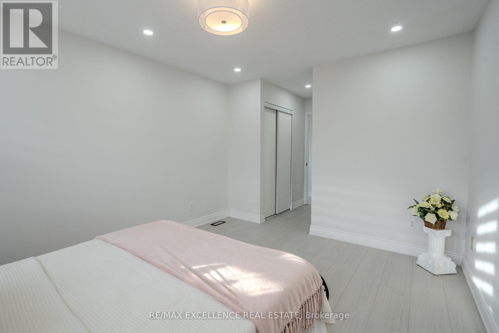 6839 Gracefield Drive, Mississauga, Ontario  L5N 6T6 - Photo 19 - W12206429