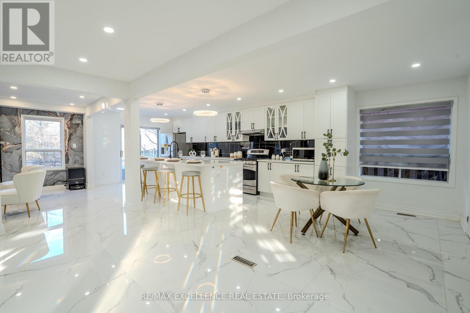 6839 Gracefield Drive, Mississauga, Ontario  L5N 6T6 - Photo 5 - W12206429