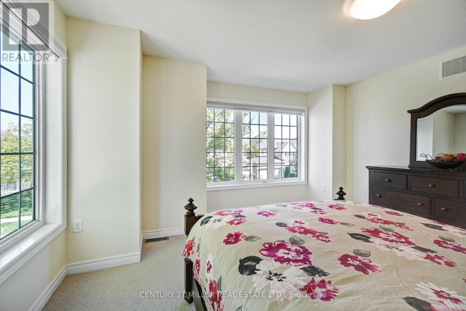 3298 Liptay Avenue, Oakville, Ontario  L6M 0N1 - Photo 30 - W12206432