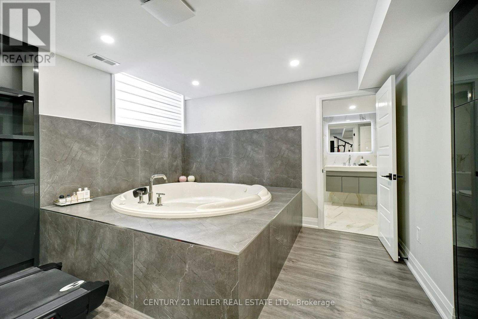 3298 Liptay Avenue, Oakville, Ontario  L6M 0N1 - Photo 42 - W12206432